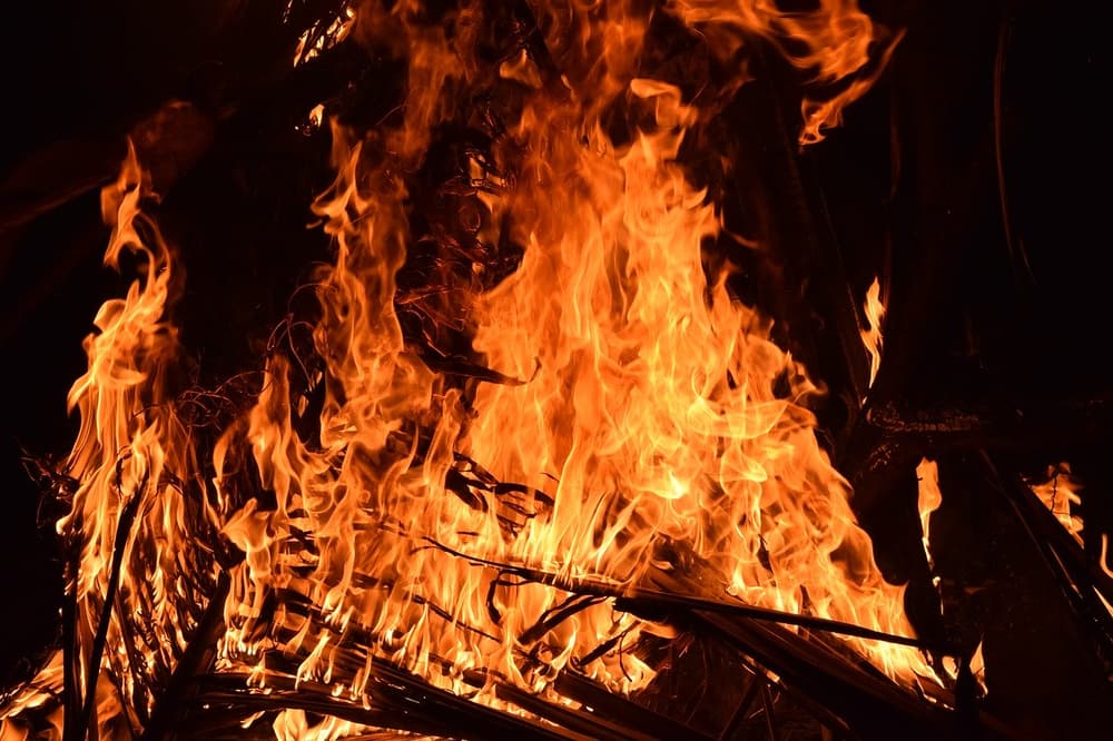 What to expect from Iceland's New Year's Eve bonfires and fireworks