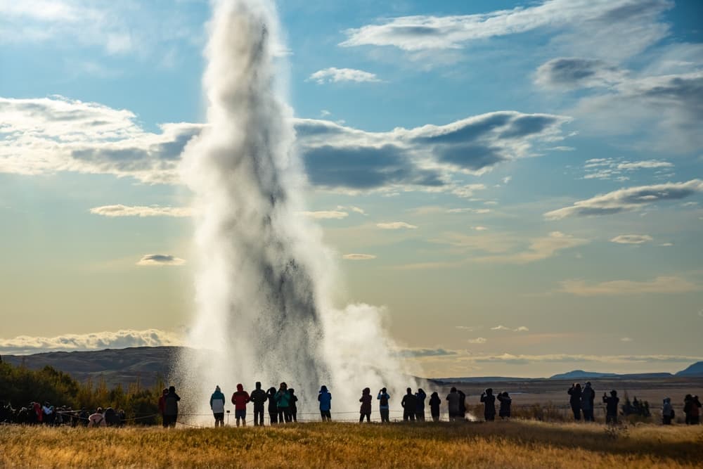 Geyser Strokkur dans la zone géothermique de Geysir