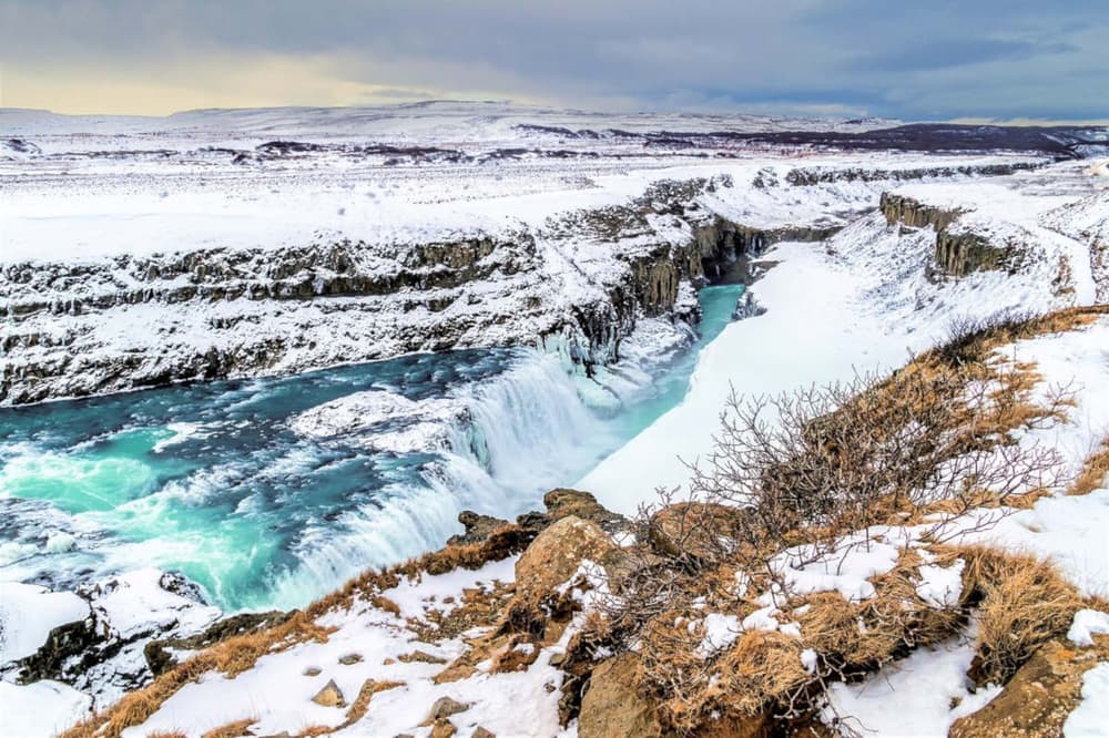 For how long is it bright outside in iceland during winter