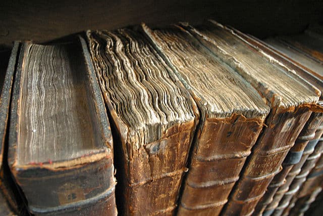 Icelanders are book people