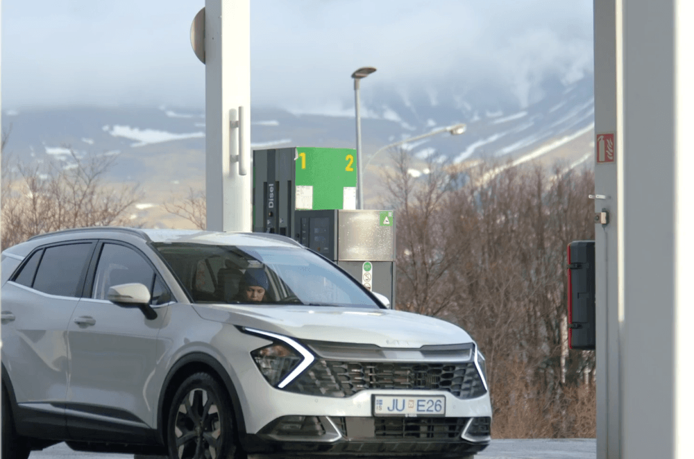 Refuel tips for Icelandic Rental cars Kia Sportage from Blue Car Rental at a gas station in Iceland.