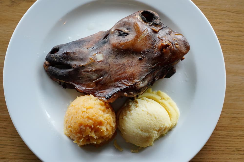 Boiled Sheep&acute;s head is a traditonal Iceland food served on &THORN;orri.