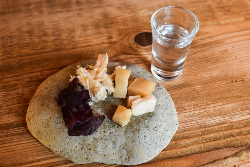 Fermented shark and a shot of Brenniv&iacute;n.