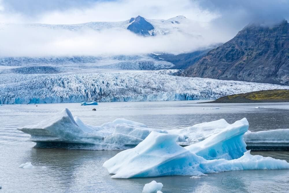 Top insta-worthy spots vatnajokull national park Glacier lagoon in Vatnajökull national park