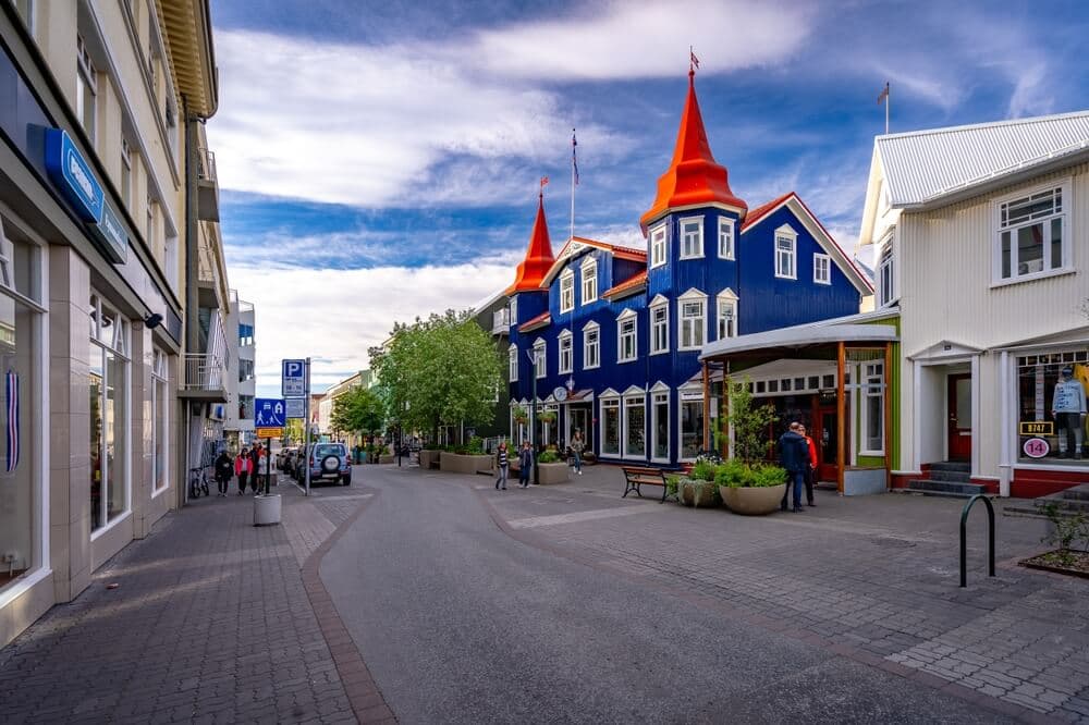 Akureyri la capital du nord. Akureyri city center and walking street.