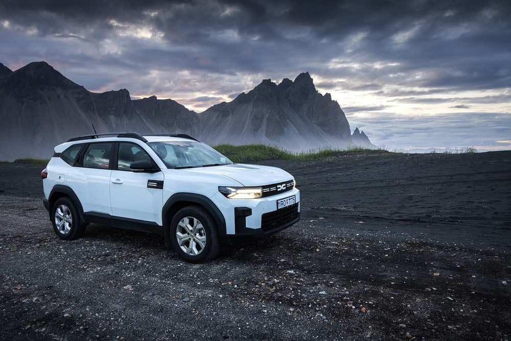 Dacia Duster highland. White Dacia Duster 4x4 in Iceland highland.