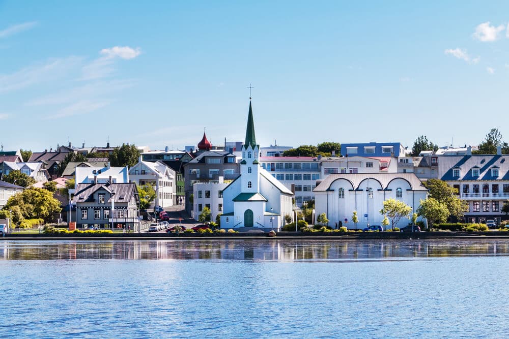 The calm and clear waters of the pond in Reykjavik city center. 