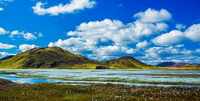 When is spring in Iceland?