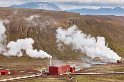 Electric cars and clean energy in Iceland: an EV travel guide