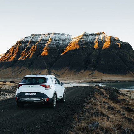 Last-minute car rental in Iceland: how to book and what to expect