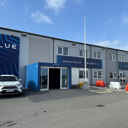 Why Local Experts Beat Global Brands: Car Rental in Iceland