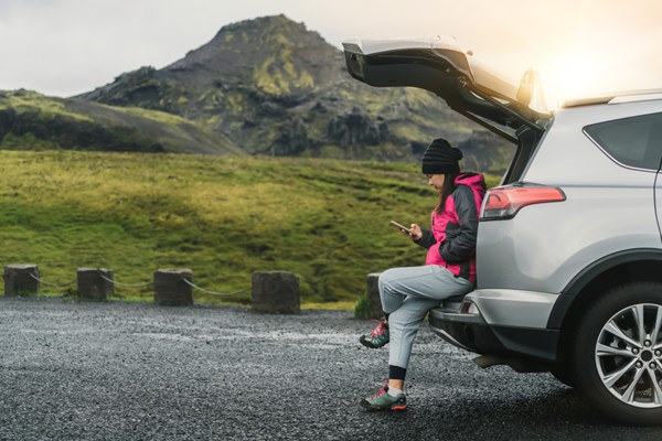Seamless Car Rental in Iceland: Easy Pick Up, Drive, and Drop Off