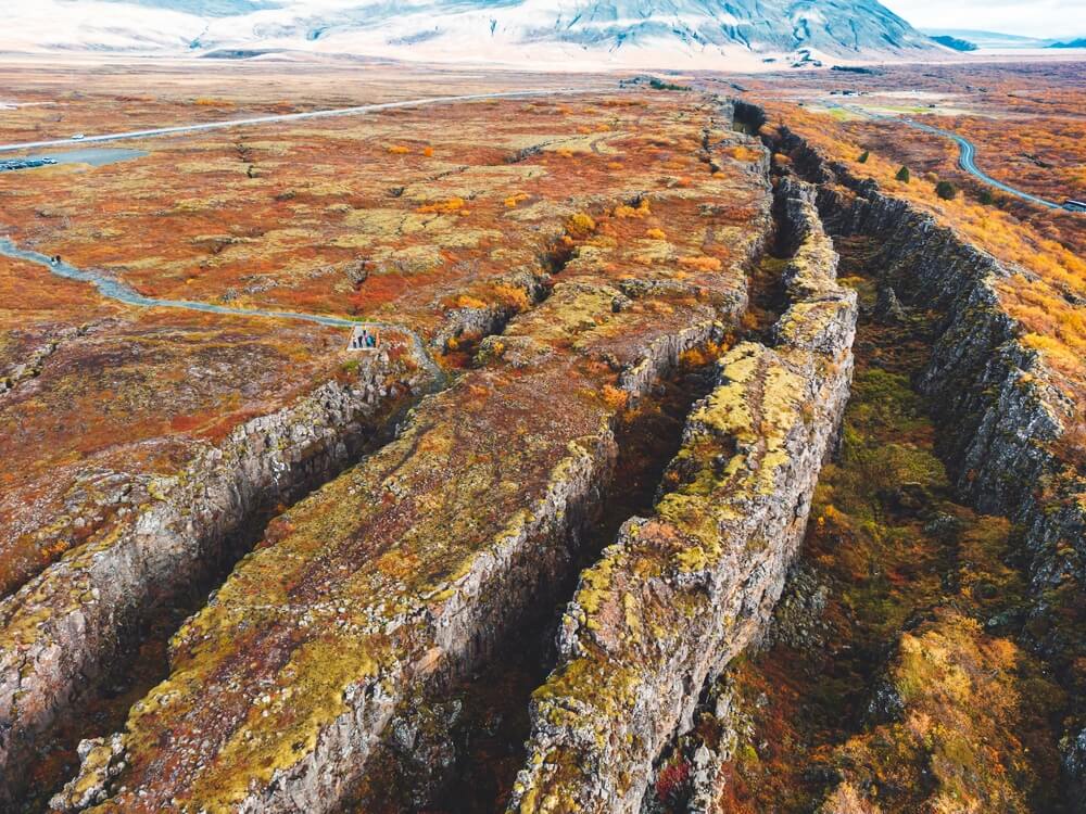 Parc national de Þingvellir montrant la dorsale médio-atlantique entre les plaques tectoniques en Islande